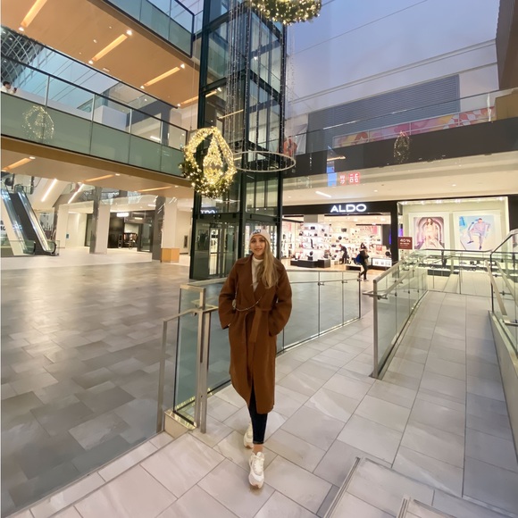 Meet your Posher, Daniela - Picture 3 of 3